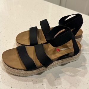 Steve Madden Black and Brown Strappy Sandals
